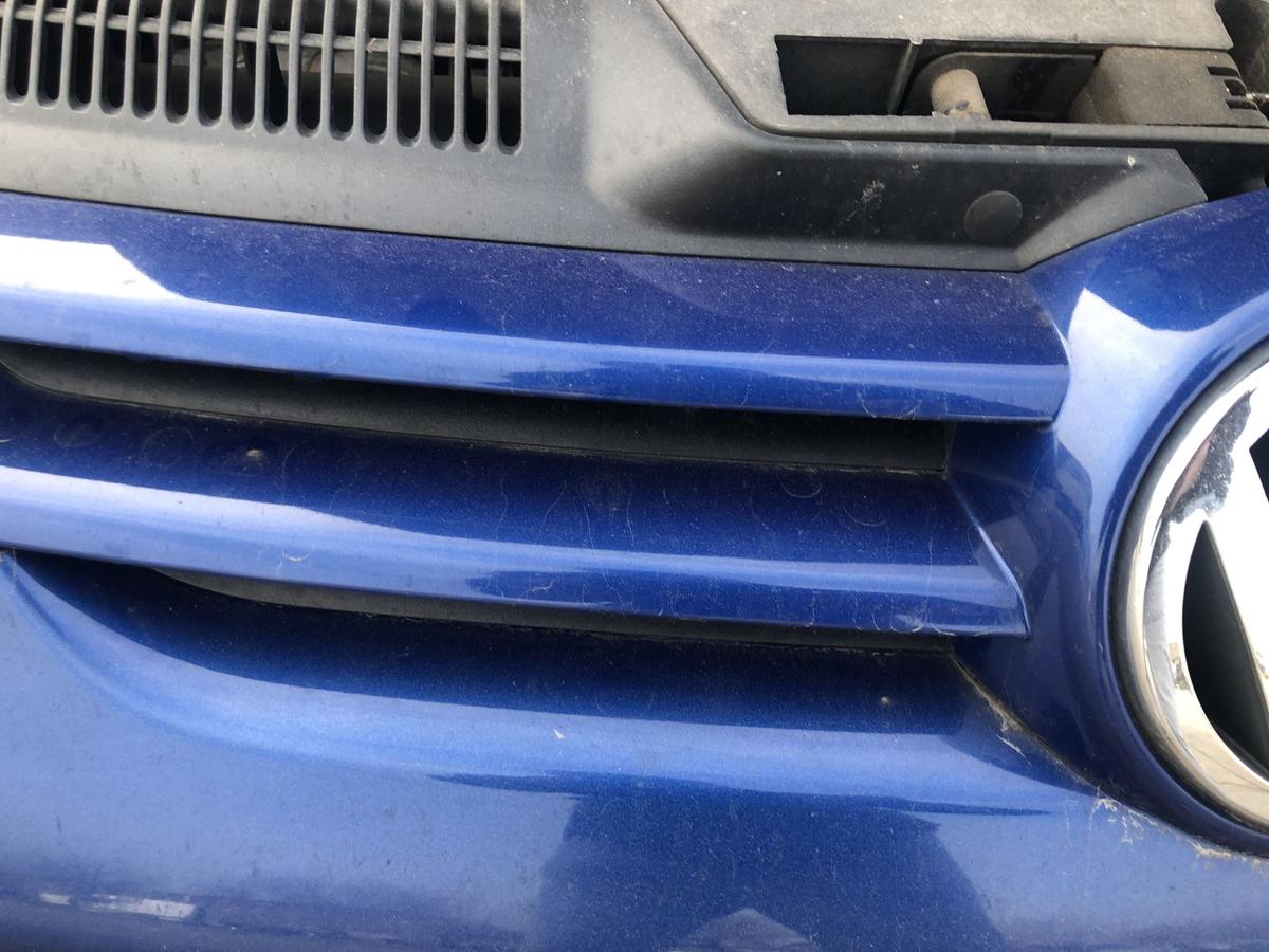 VW Golf 5 V 1K Grill K&uuml;hlergrill Frontgrill mit Logo LC5J Laserblaumet