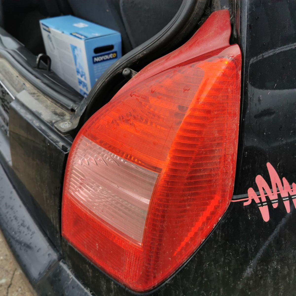 Rückleuchte Schlußleuchte Schlusslicht Lampe Leuchte hinten rechts Citroen C2 J