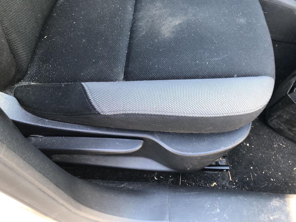 Peugeot 207 WA WC Sitz vorn rechts Beifahresitz 5 t&uuml;rer Stoffsitz Autositz
