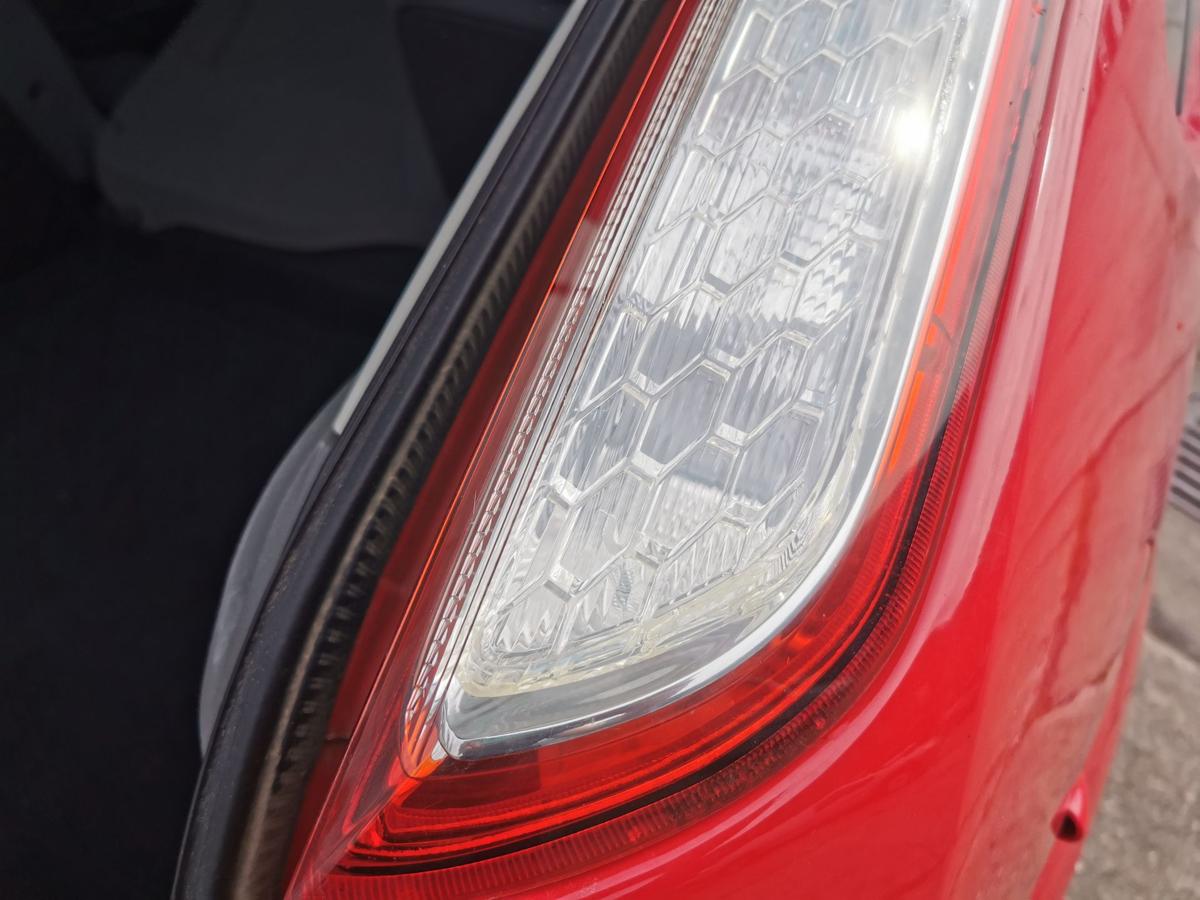 Ford Focus DA3 Rückleuchte Schlussleuchte Rücklicht hinten rechts 5 Türer TEXT