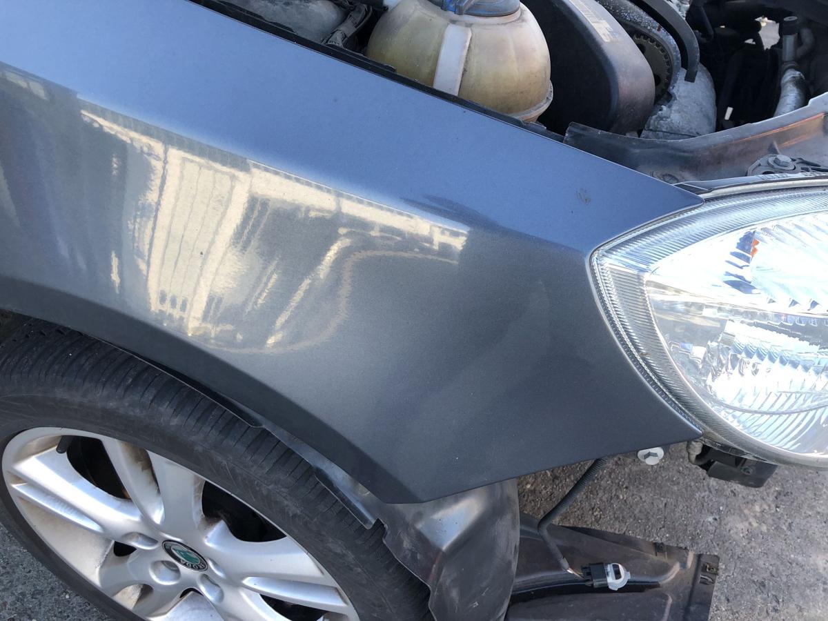 Skoda Fabia 5J Kotfl&uuml;gel rechts Beifahrerseite LF8J Antracit Grey 2006 bis 2014