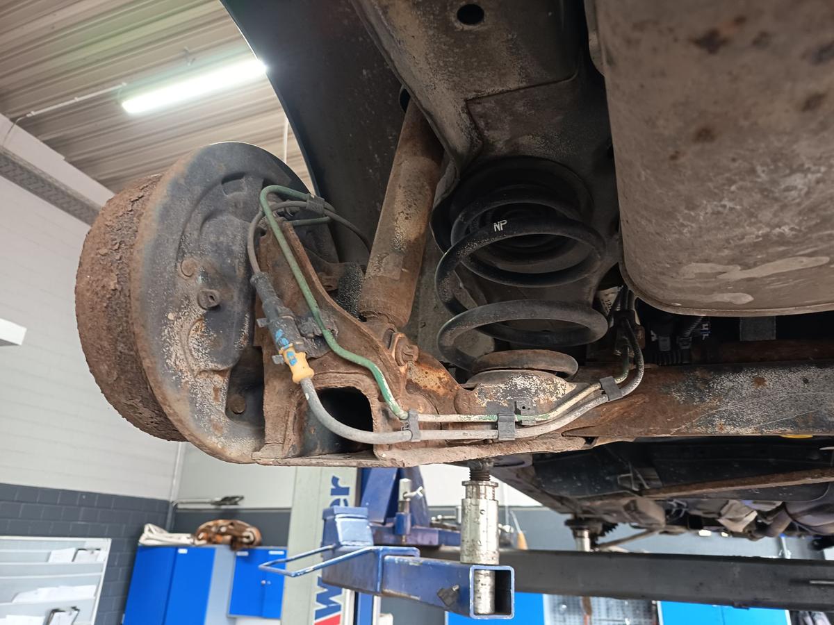 Opel Tigra Twin Top original Hinterachse Tr&auml;ger trommelgebremst 105tkm Bj 2007