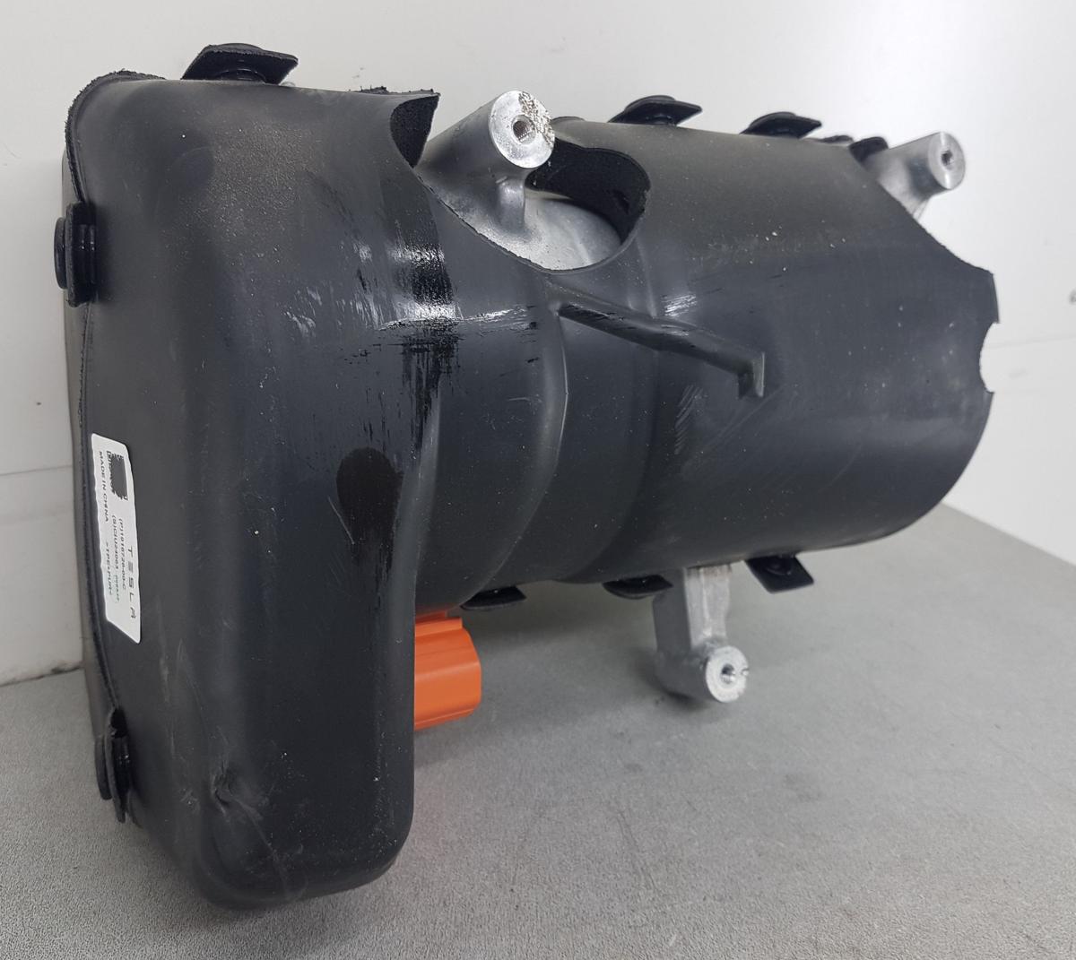 Tesla Model Y Klimakompressor Bj2025 1501256-01-L R1234yf