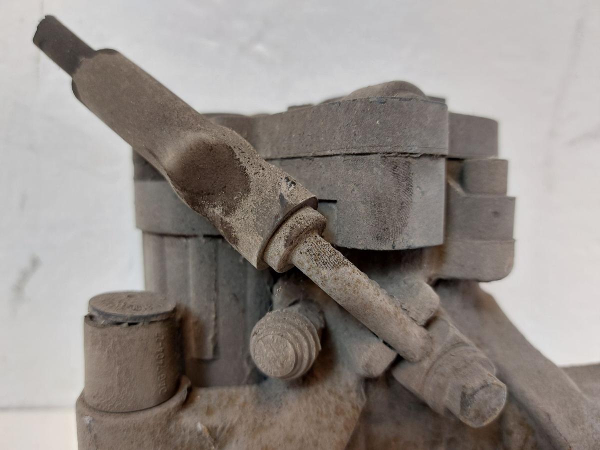 VW Passat 3G B8 Bremssattel hinten rechts Bremszange elek Parkbremse 300mm