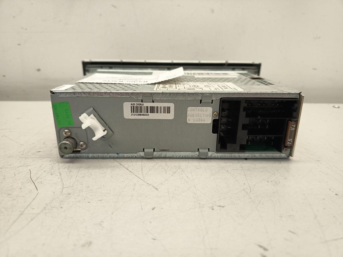Audi A4 B6 original Radio Chorus mit Radiocode Baujahr 2002