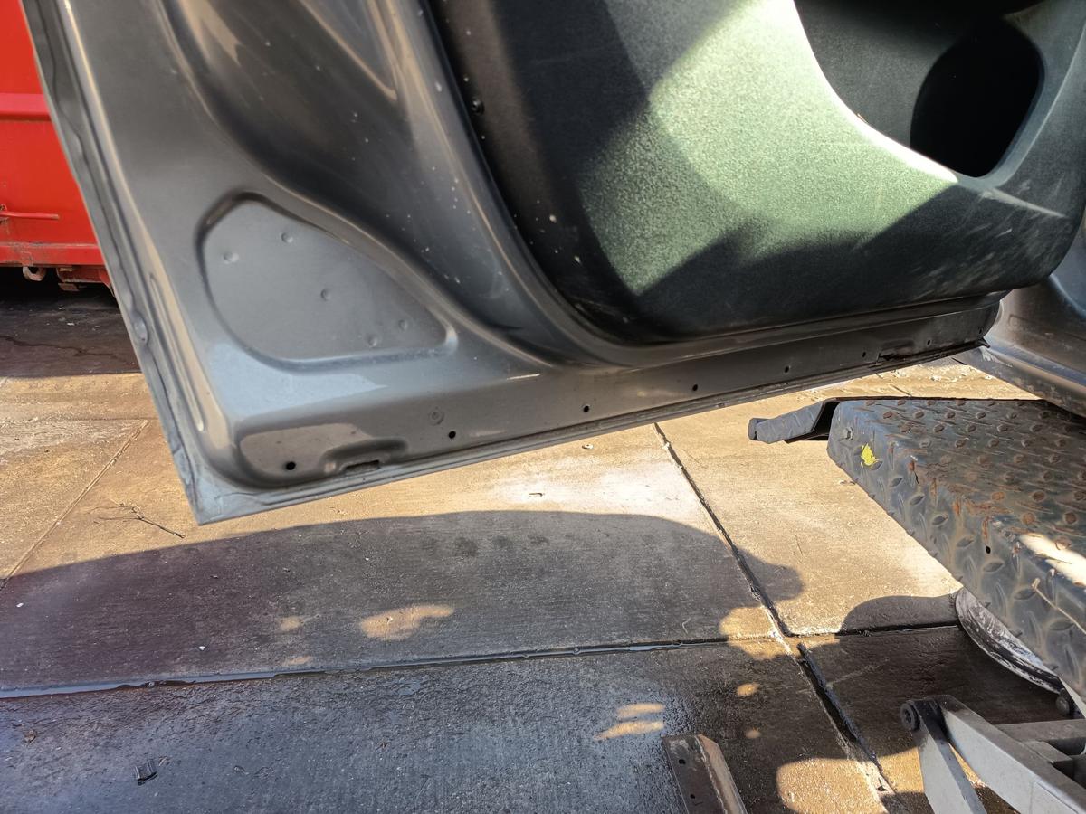 Opel Combo D original T&uuml;r vorne links Fahrer Rohbau GJM Grau Baujahr 2012