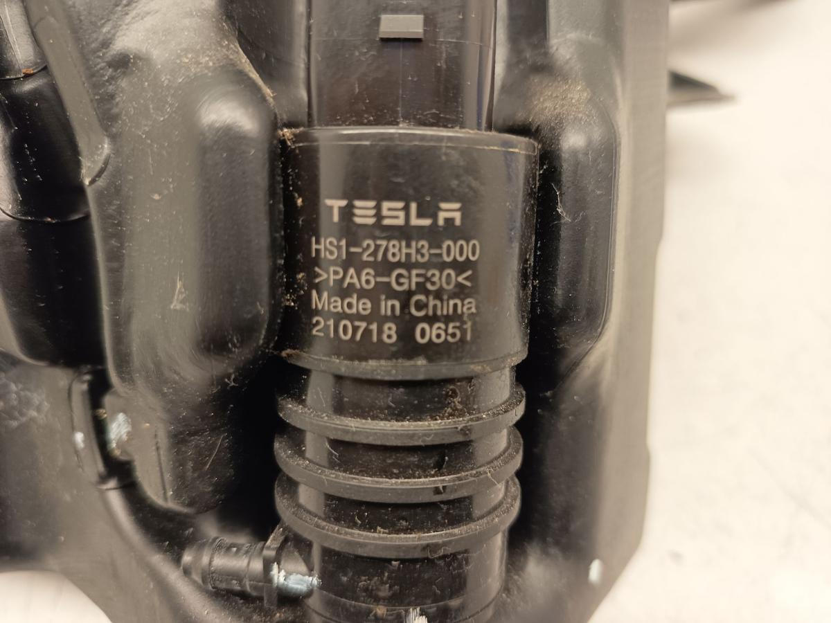 Tesla Model 3 original Wischwasserbeh&auml;lter mit Pumpe 164261400A Baujahr 2021