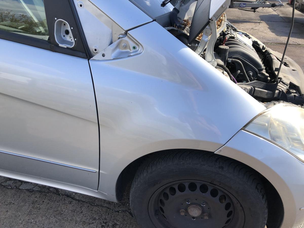 Mercedes A Klasse W169 ab 08 Kotfl&uuml;gel vorn rechts Beifahrerseite 761 silber