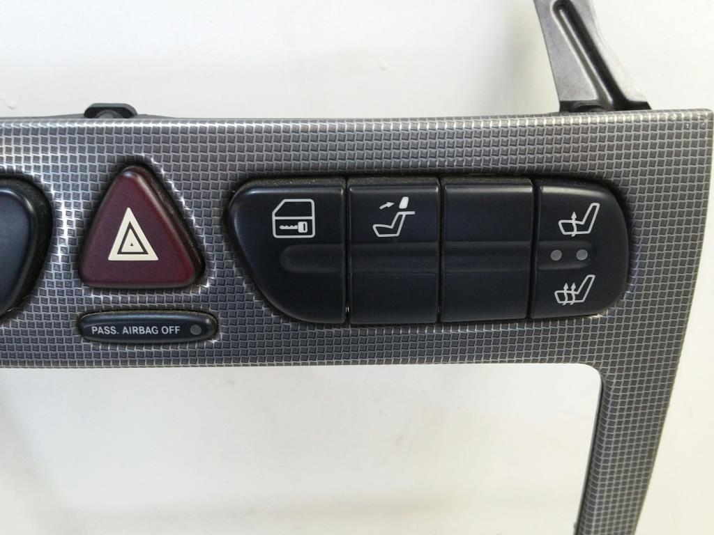 Mercedes C-Klasse W203 Bj.03 Schalterleiste 2038216479 Radiorahmen