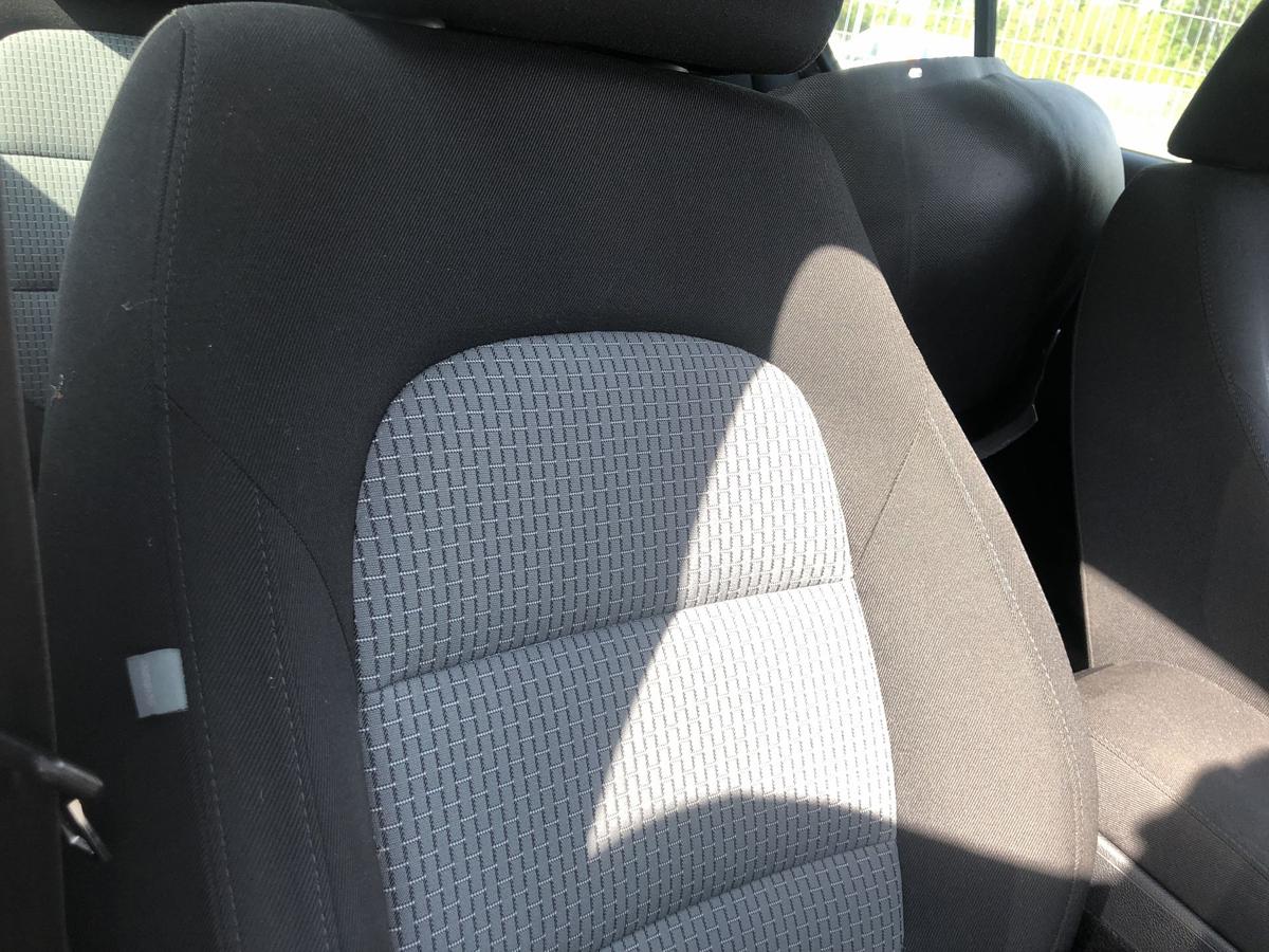 Skoda Superb 2 Typ 3T Sitz vorn rechts Stoffsitz manuelle Verstellung Heizung