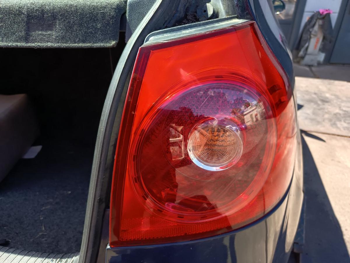 VW Golf V Limo original R&uuml;ckleuchte rechts Heck Schlusslicht Bj 2003