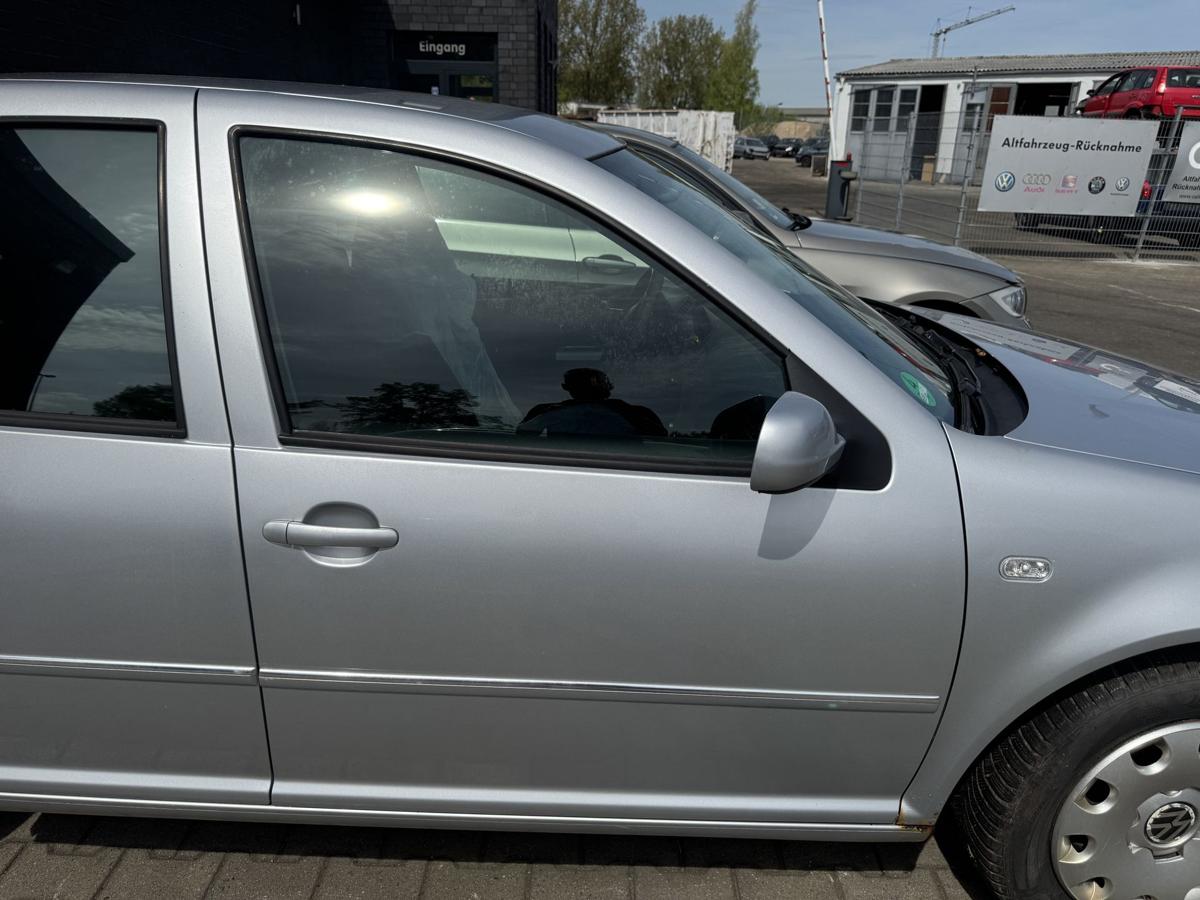 VW Bora original T&uuml;r vorn rechts LA7W Reflexsilber Rohbau Bj.2002
