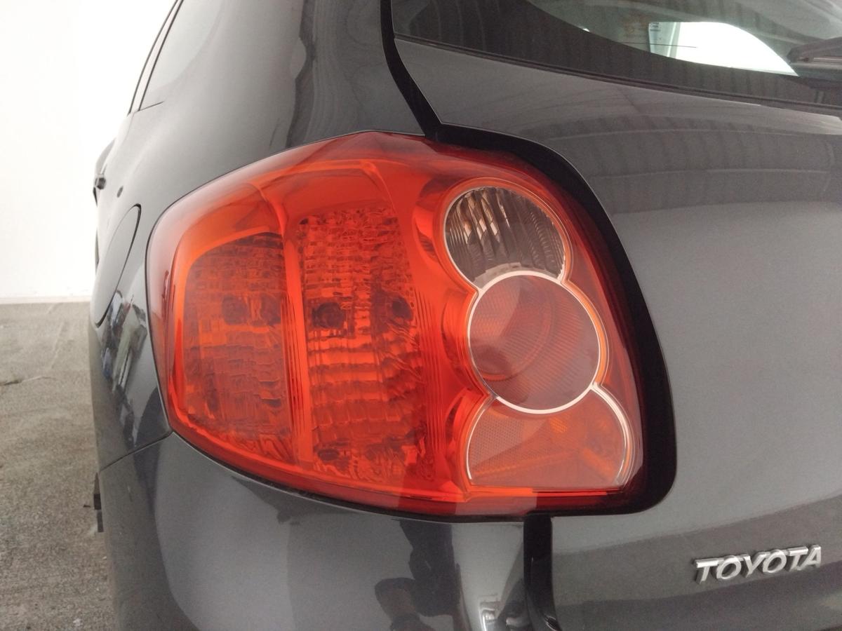 Toyota Auris E15 original Rückleuchte Schlussleuchte links BJ2007