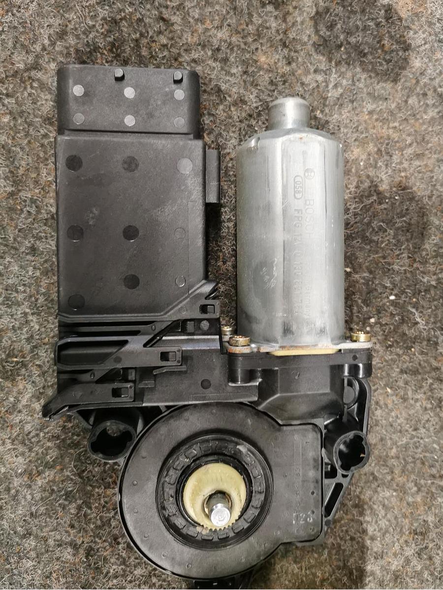 VW Golf 4 IV 1J BJ 2000 Fensterhebermotor vorn rechts 1J1959802D