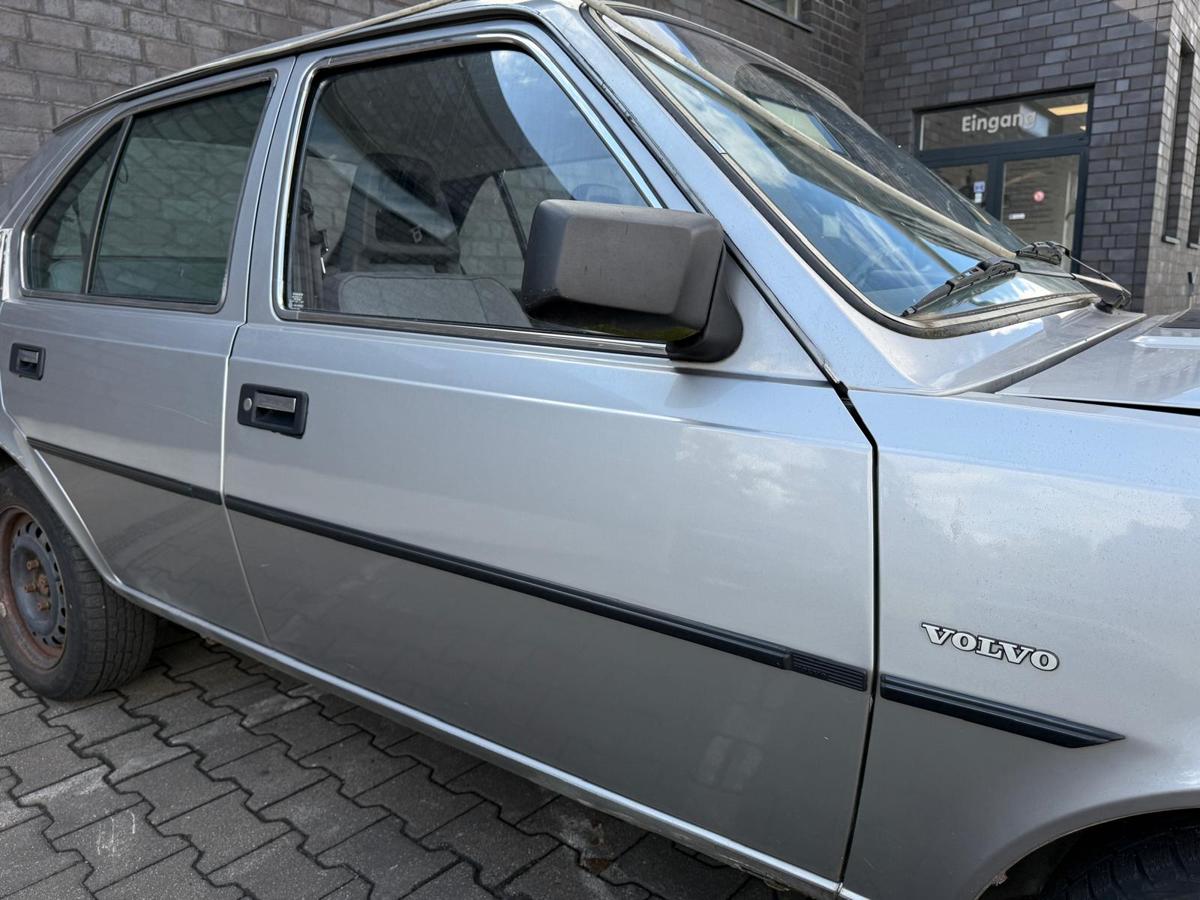 Volvo 340 original Tür vorn rechts silber 5 Türer Rohbau BJ86
