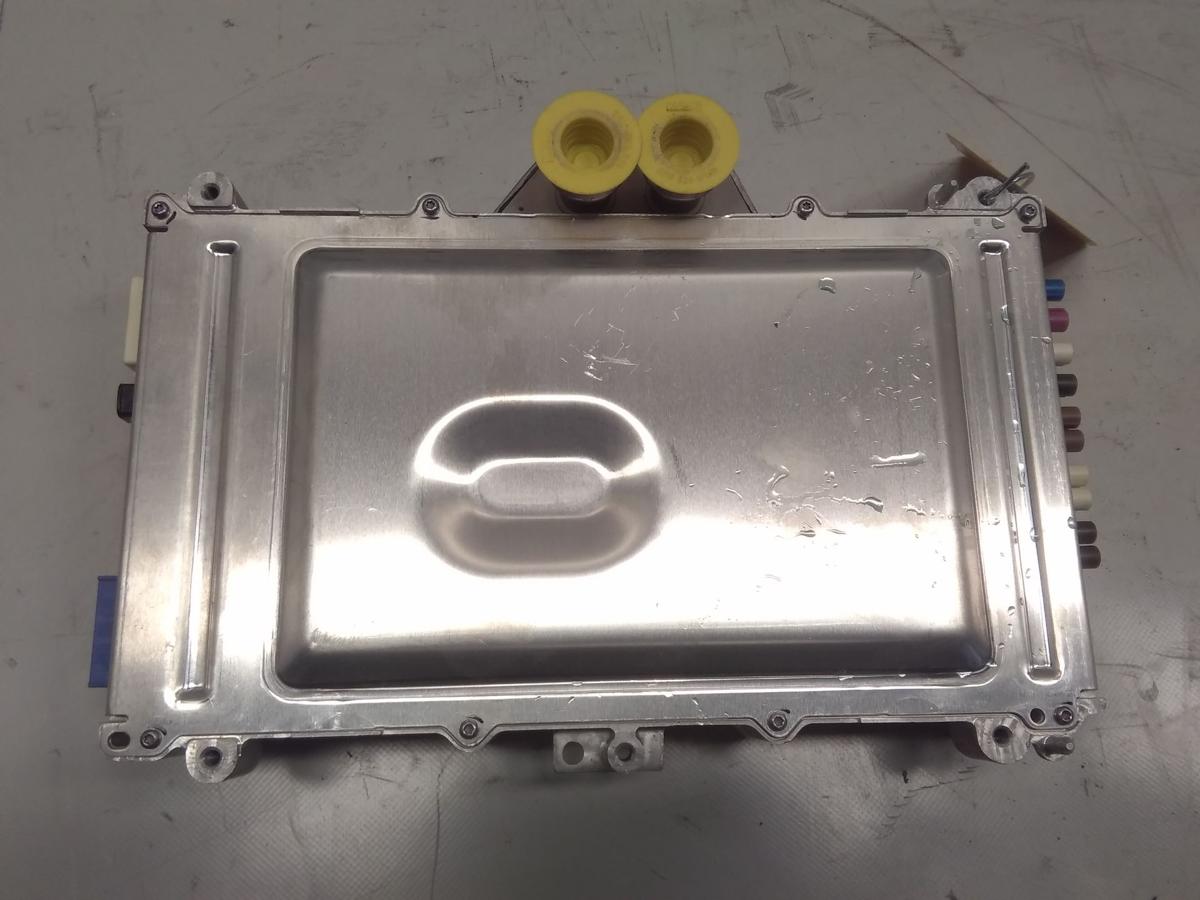 Tesla Model Y original Bordcomputer Hauptrechner 165792000H BJ2023