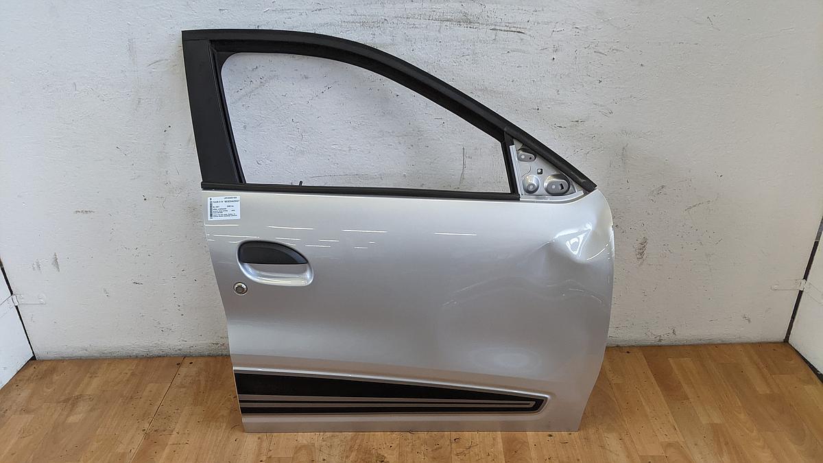 Dacia Spring Tür vorn rechts Beifahrertür beschädigt