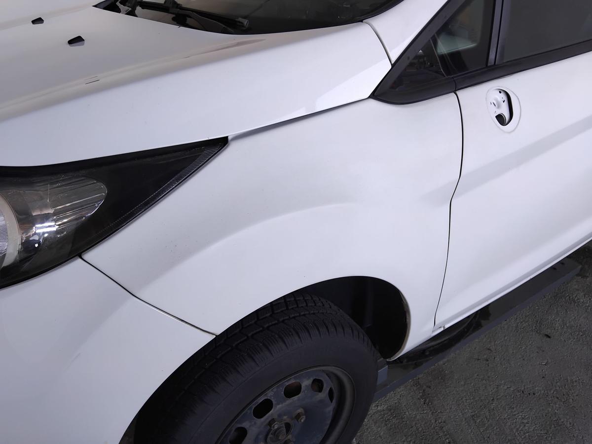 Ford Fiesta JA8 original Kotflügel vorn links frostweiß BJ2009