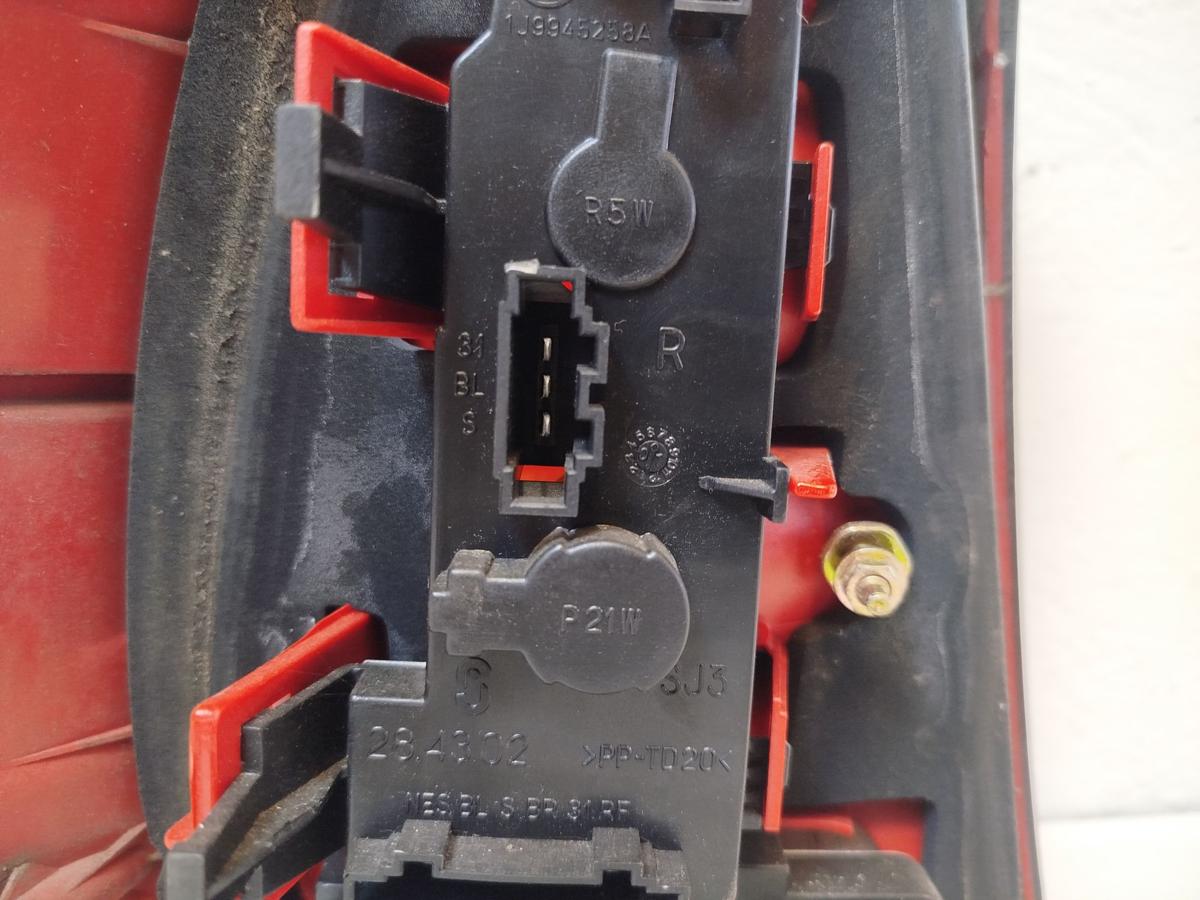 VW Golf IV 4 1J Kombi R&uuml;ckleuchte Schlussleuchte R&uuml;cklicht Lampe hinten rechts