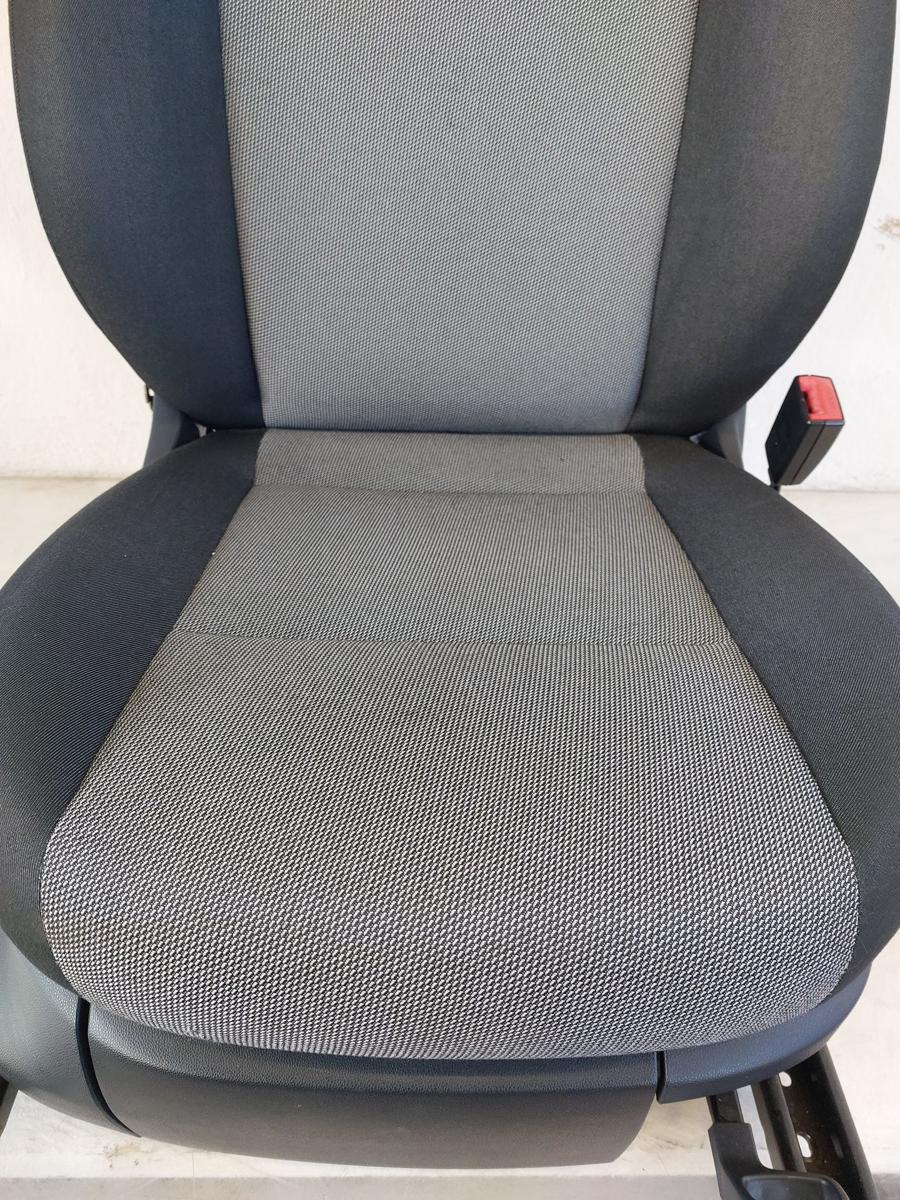 Skoda Fabia 5J Sitz vorn rechts Beifahrersitz Stoff ohne Heizung Autositz