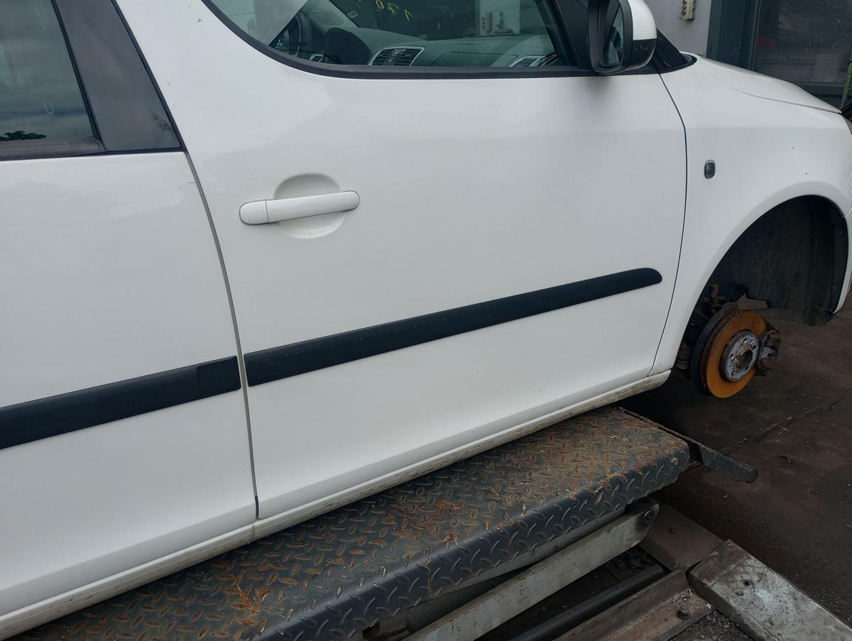 Skoda Roomster 5J orig Tür vorn rechts Beifahrertür LF9E Weiß Bj 2009