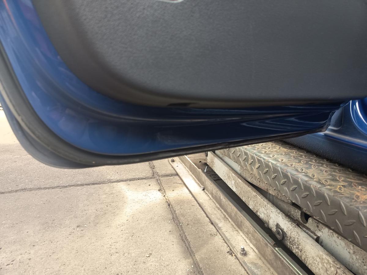 VW Touran GP 1T original T&uuml;r hinten links Fond Rohbau L5M Indienblau Bj 2009