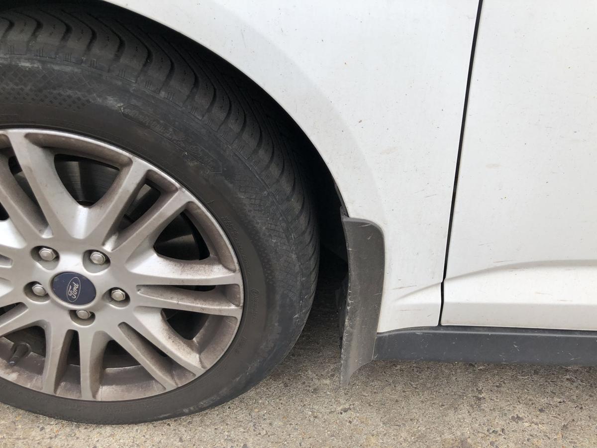 Ford C-Max CB7 Kotfl&uuml;gel vorn links Fahrerseite Seitenwand Frost Wei&szlig;