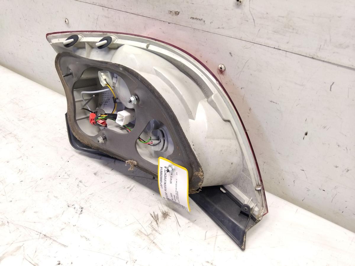 Kia Ceed ED original R&uuml;ckleuchte Heckleuchte rechts 5-T&uuml;rer Flie&szlig;heck Bj.2009