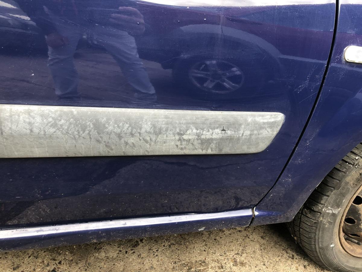 Dacia Logan MCV Tür vorn rechts Beifahrertür im Rohbau OV61H Blue Marine Delle