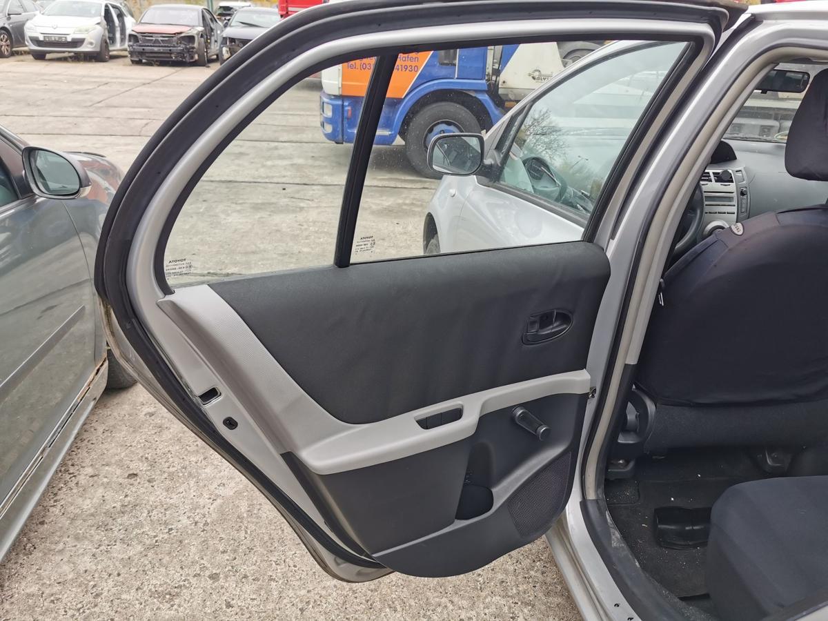 Toyota Yaris XP9 Tür Autotür Fondtür Rohbautür hinten links 1E7 Silver Pearl Met