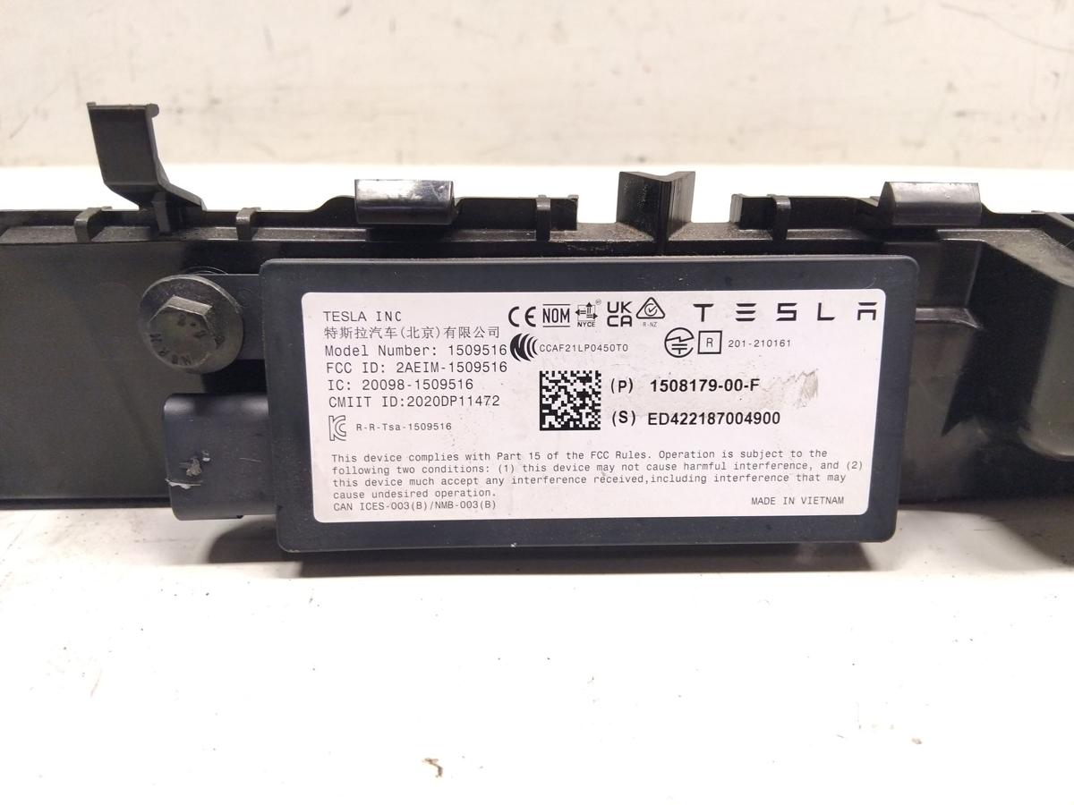 Tesla Model Y original Satz F&uuml;hrungen Halter Sto&szlig;f&auml;nger hinten BJ2023