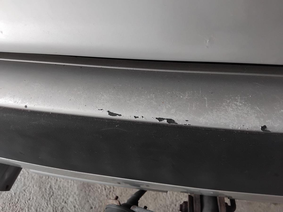 Audi 80 B4 Limousine orig Sto&szlig;stange Sto&szlig;f&auml;nger hinten BJ1992 LY7T Kristallsilber