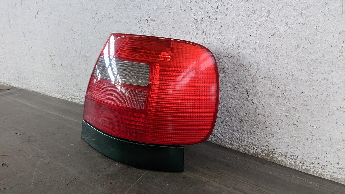 Audi A4 B5 Limo Rückleuchte Schlußleuchte Lampe hinten rechts 8D0945096C