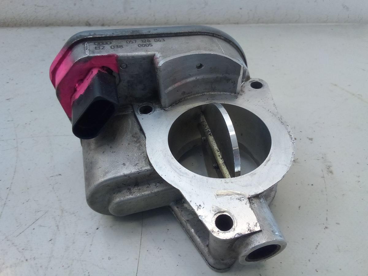 Audi A8 4E original Drosselklappe 057128063 BJ2003 4.0TDI V8 202kw ASE