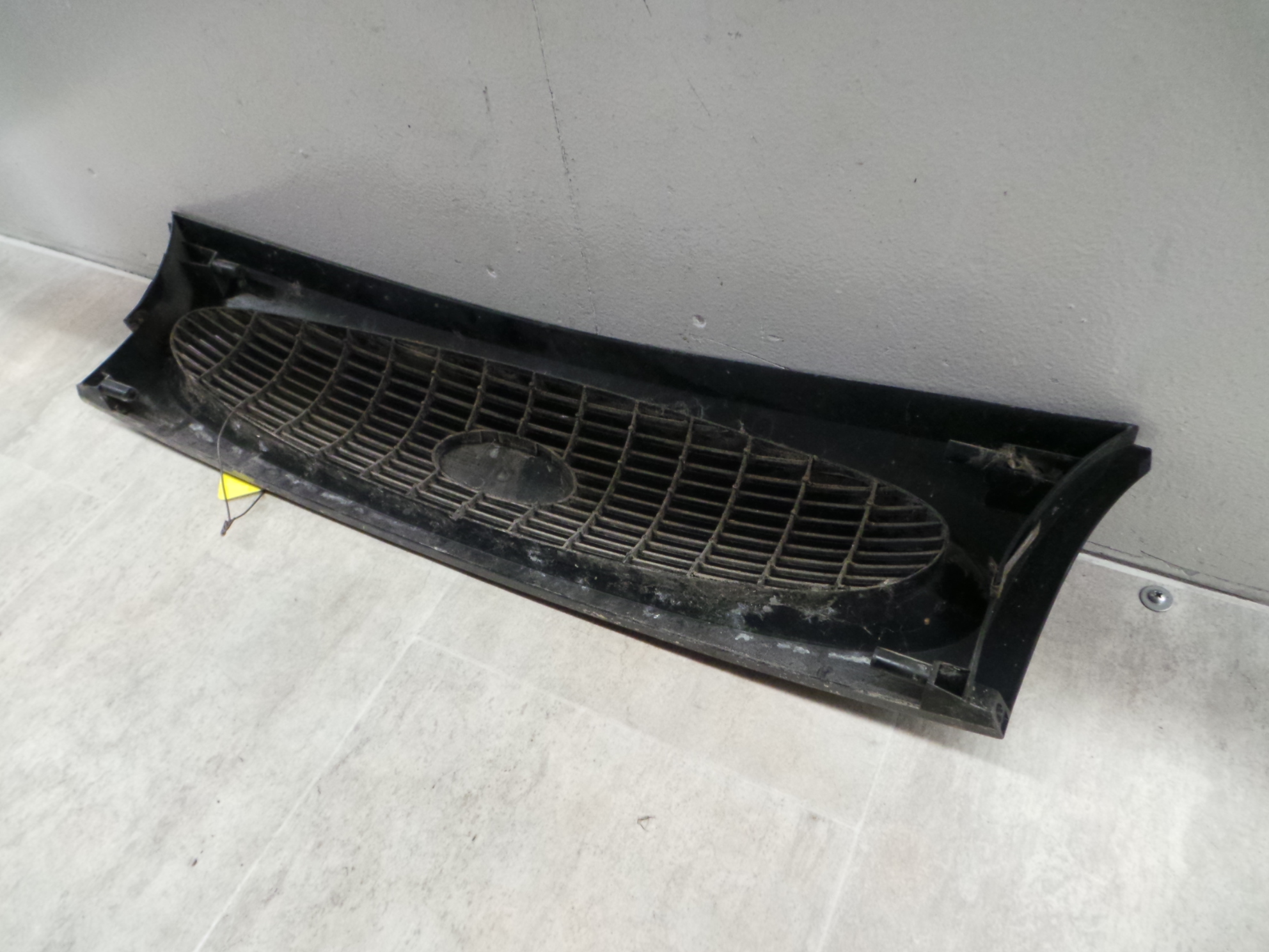 Ford Fiesta BJ 1997 Kühlergrill Frontgrill schwarz lackiert