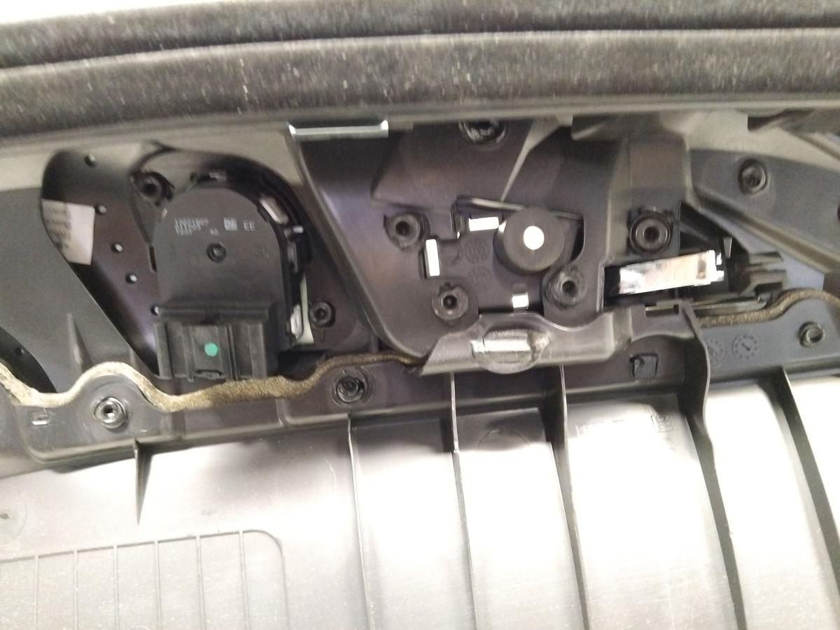 Opel Meriva B original T&uuml;rverkleidung vorn links Plastik dunkelgrau Bj.2012