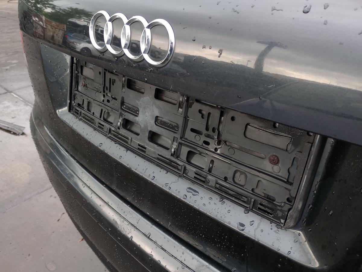 Audi A3 8P orig Heckklappe mit Scheibe Deckel hinten Z9W Ebonyschwarz Bj 2005