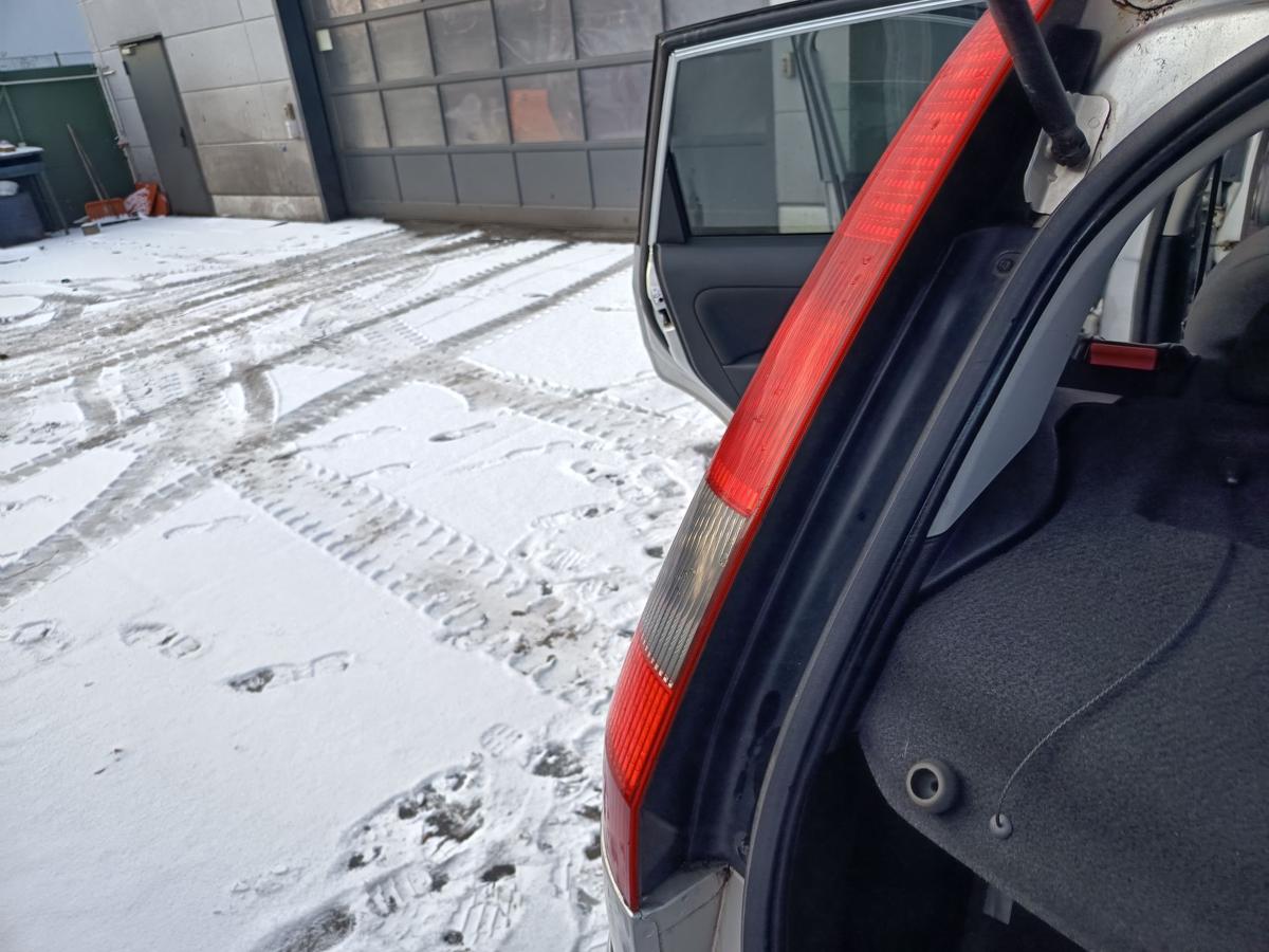 Ford Fiesta VI 5t&uuml;rer original R&uuml;ckleuchte links Heck/Schluss/Licht Bj 2005