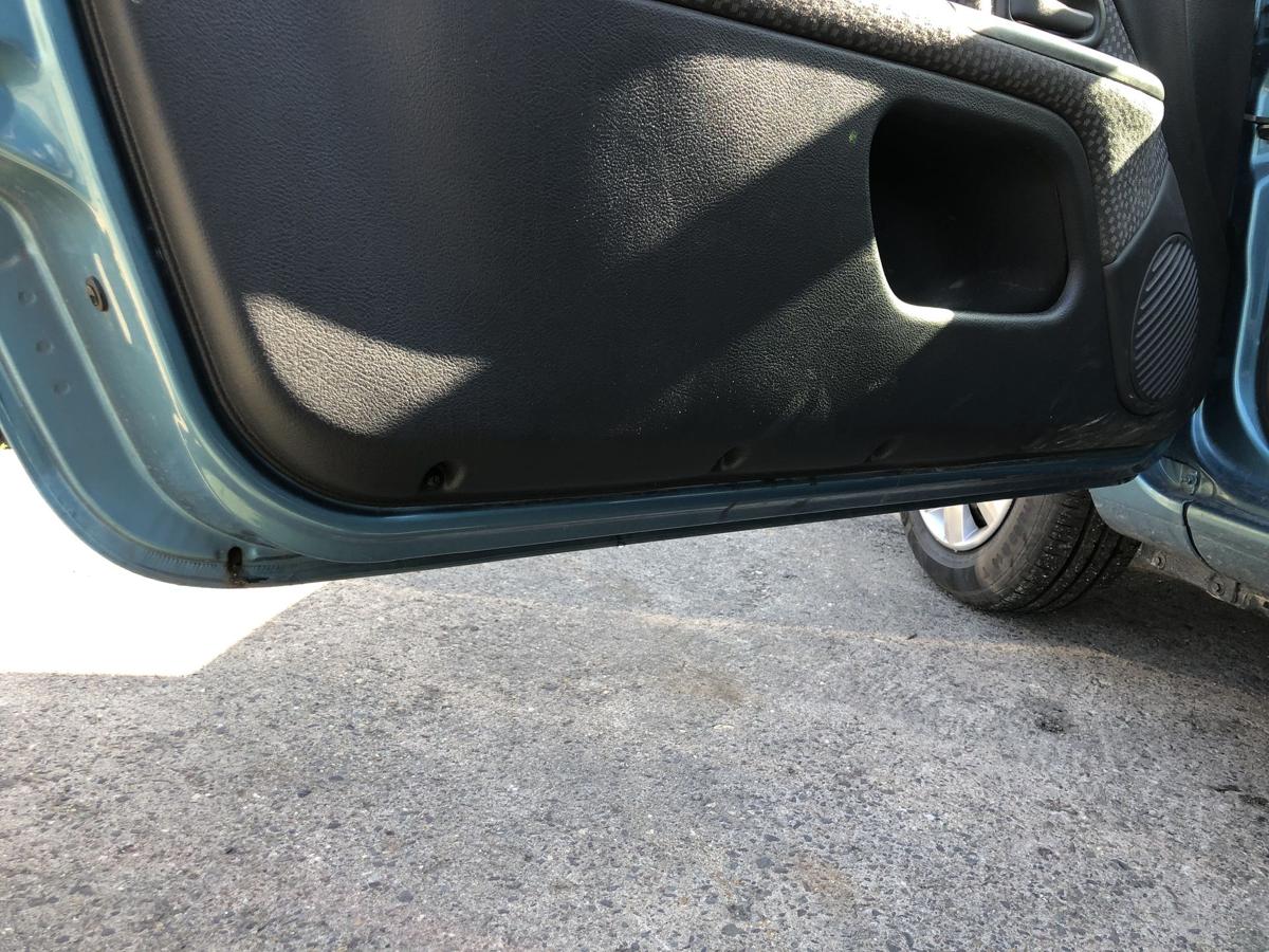 Renault Clio II 2 Campus T&uuml;r vorn links Fahrert&uuml;r im Rohbau TEF47 Blau Cyclade