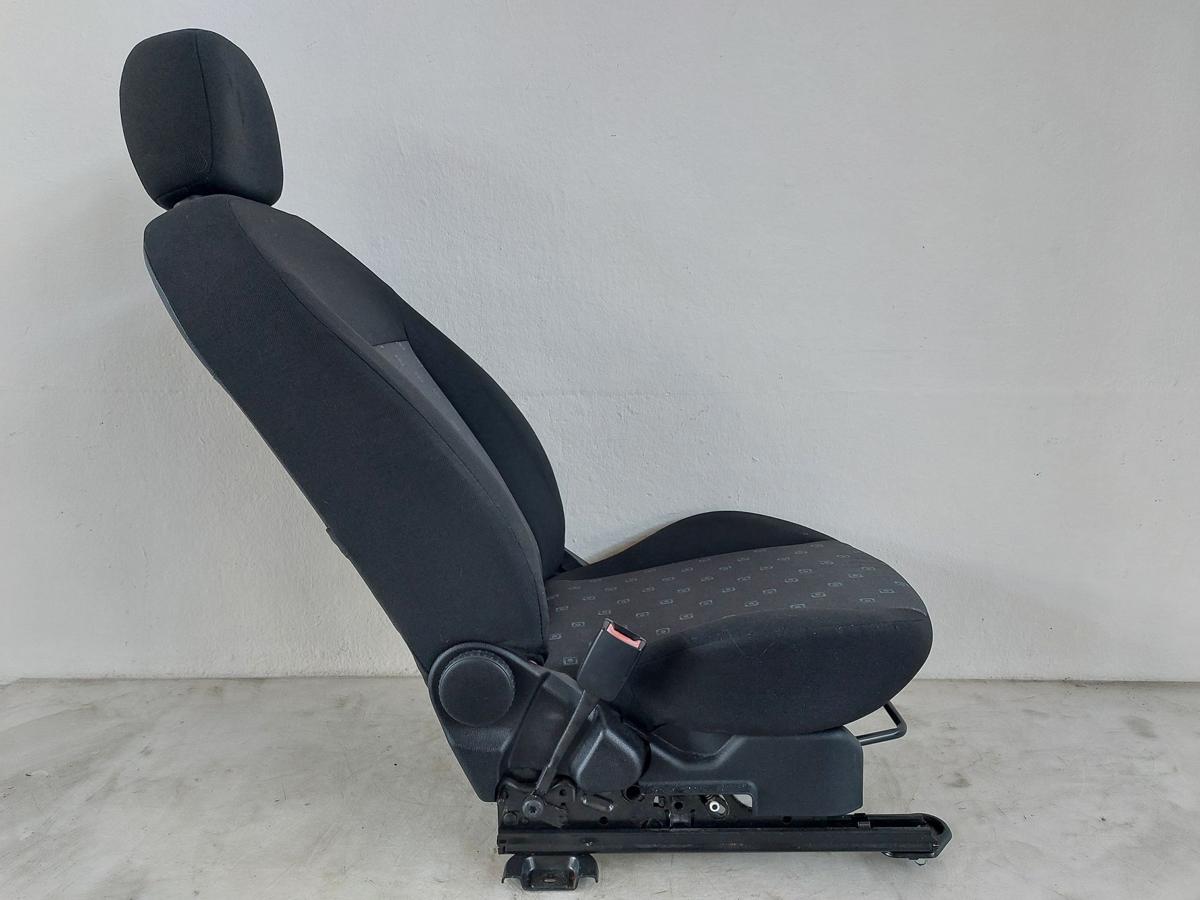 Ford Fiesta JD3 Fahrersitz Sitz Autositz vorn links Stoff 3 Türer