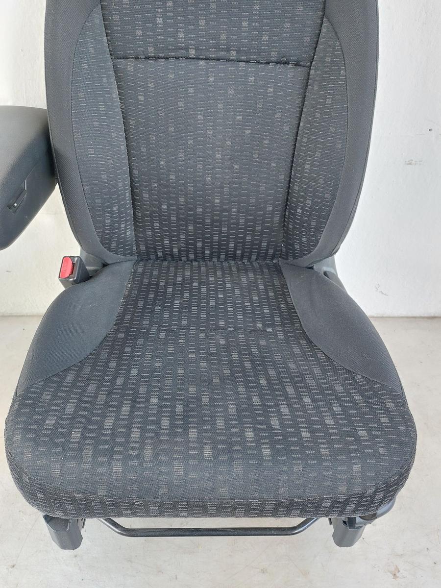 Honda CR-V RD8 Sitz vorn links Fahrersitz Stoff mit abnehmbarer Mittelarmlehne