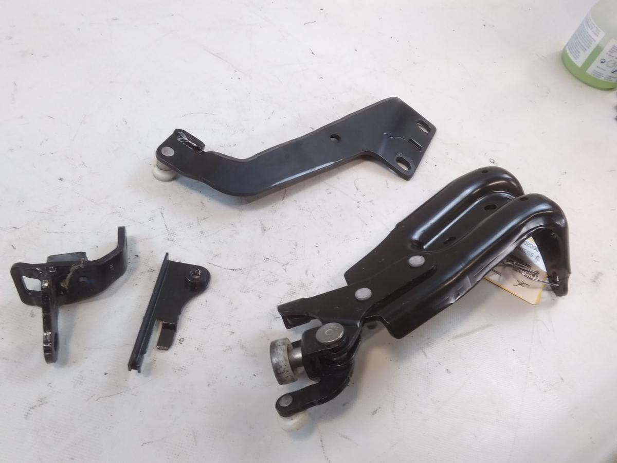Seat Alhambra 7N Rollenscharnier Rollenf&uuml;hrung rechts oben und unten Bj.2015