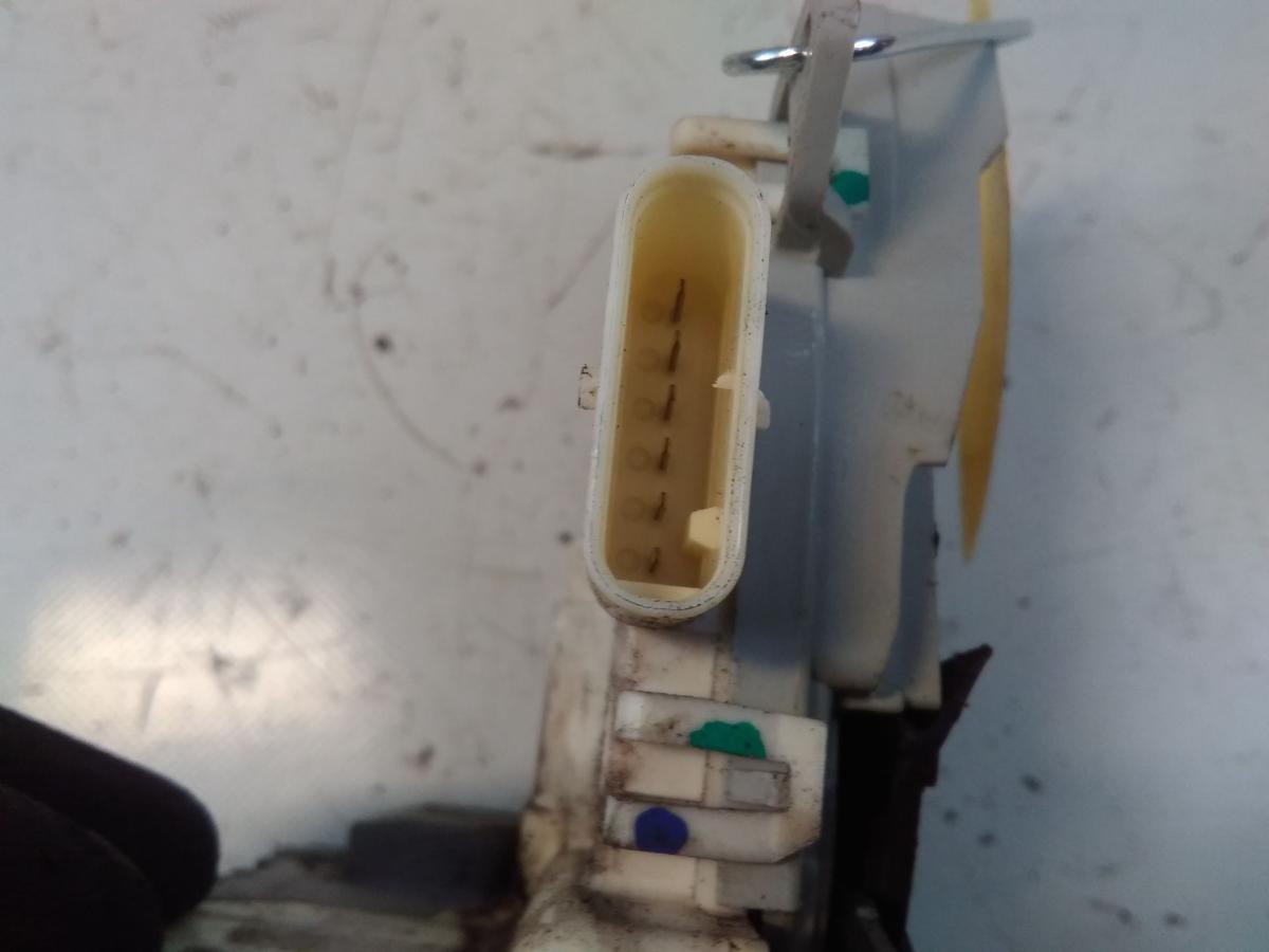 Audi A1 8X orig.T&uuml;rschloss vorn rechts mit Zentralverriegelung 8J1837016C BJ2010