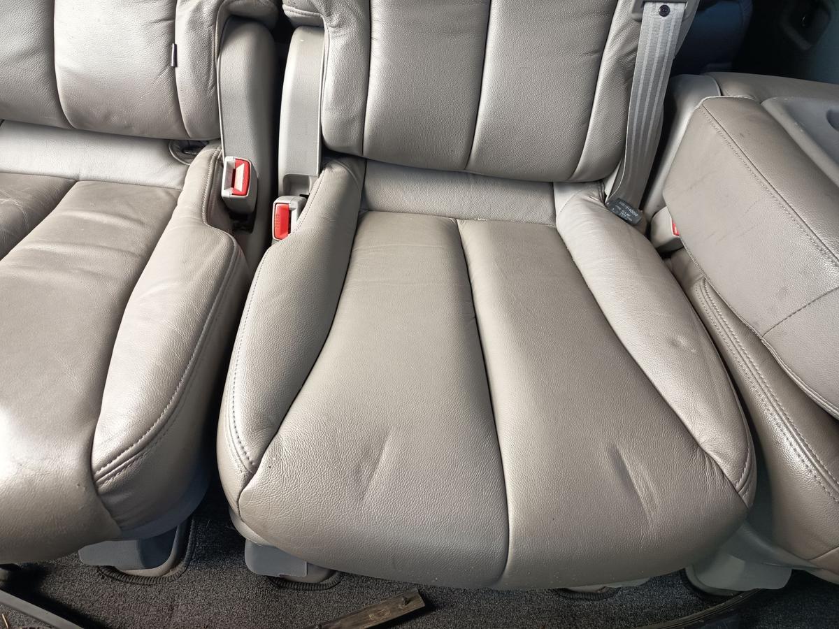 Kia Carnival III original Sitz Einzelsitz mitte 2 Reihe Leder Baujahr 2006