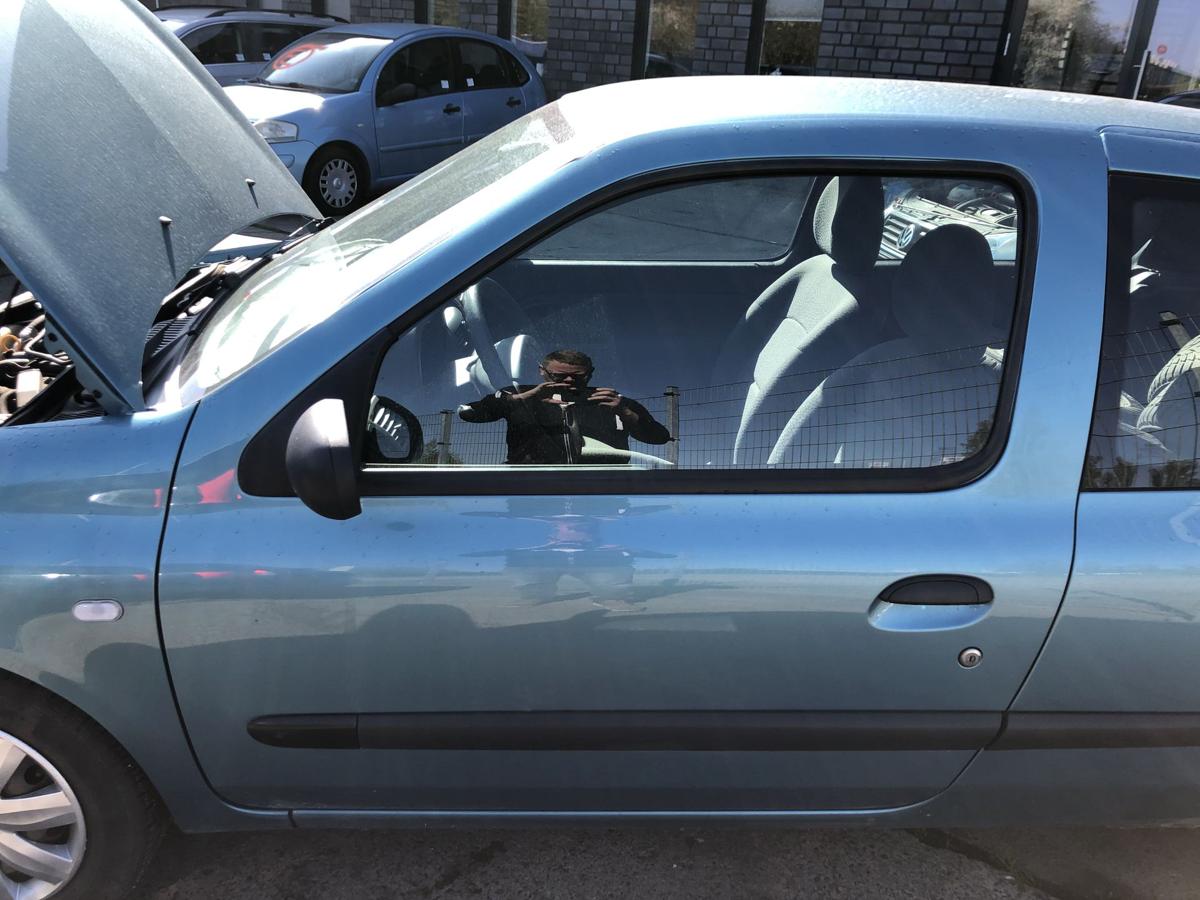 Renault Clio II 2 Campus T&uuml;r vorn links Fahrert&uuml;r im Rohbau TEF47 Blau Cyclade