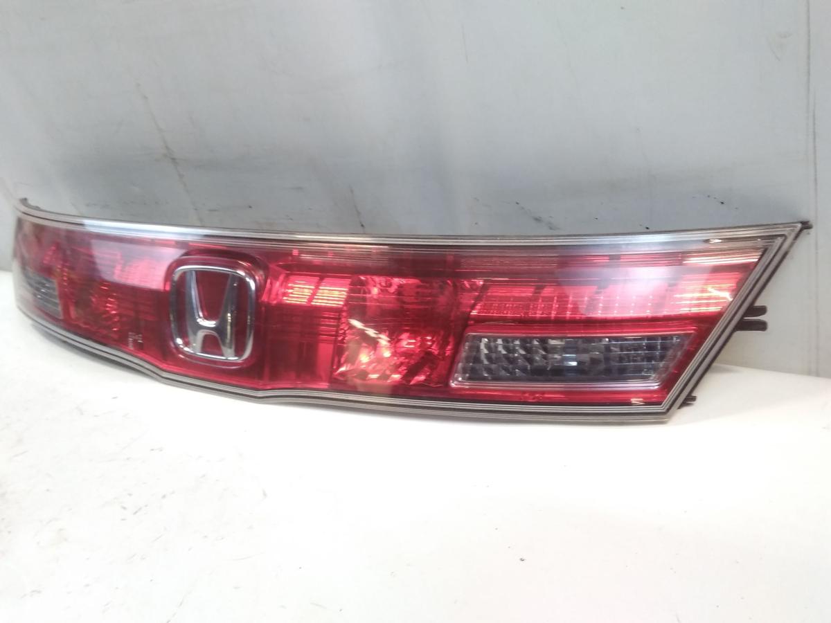 Honda Civic 8 FK1 orig R&uuml;ckleuchte Heckblende Mitte 5t&uuml;rig Vorfacelift BJ2008