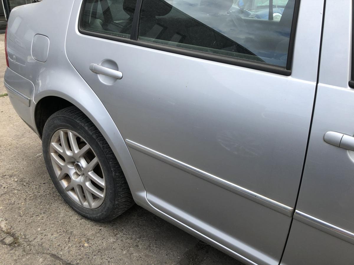 VW Bora 1J T&uuml;r hinten rechts Fondt&uuml;r nur Limo LA7W Reflexsilber Metallic Rohbau