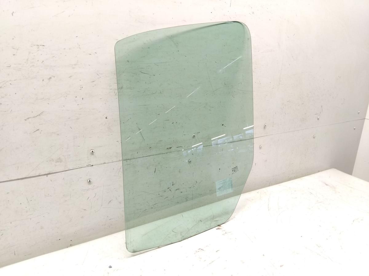 Mercedes Benz Sprinter 2 906 T&uuml;rscheibe vorn links gr&uuml;ncolor Bj.2006