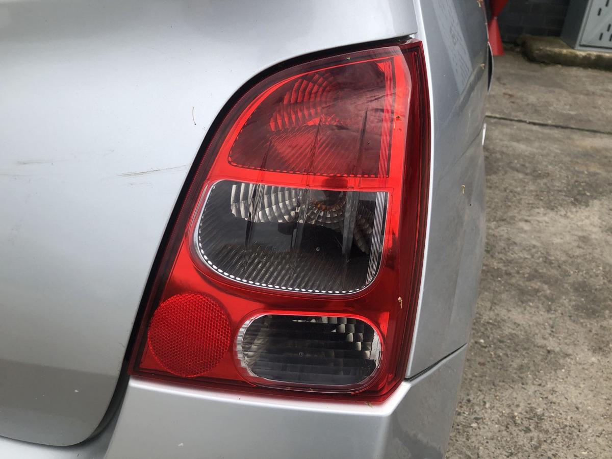 Renault Twingo 2 II R&uuml;ckleuchte rechts R&uuml;cklicht Heckleuchte Schlusslicht 07-12