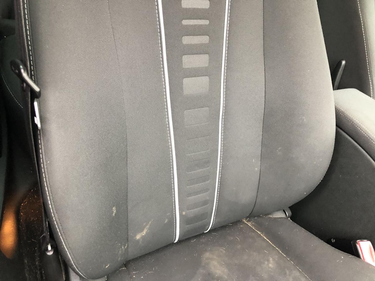 Renault Megane III 3 Sitz vorn rechts Beifahrersitz Stoff Heizung Stoffsitz